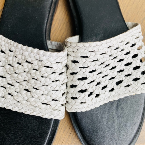 Urban Outfitters white basket weave slide 8 - Picture 2 of 7